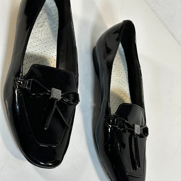 Two Pair of Women's size 7 shoes - Picture 2 of 12